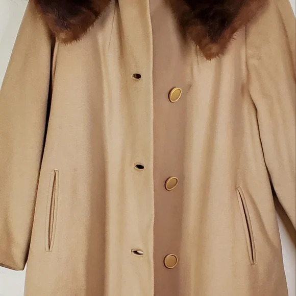 Vintage 60s Midcentury Classic Cream Feminine Button Coat with Brown Fur Collar - Picture 3 of 16
